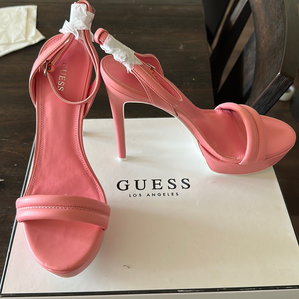 GUESS CLIVES STRAP HEELS